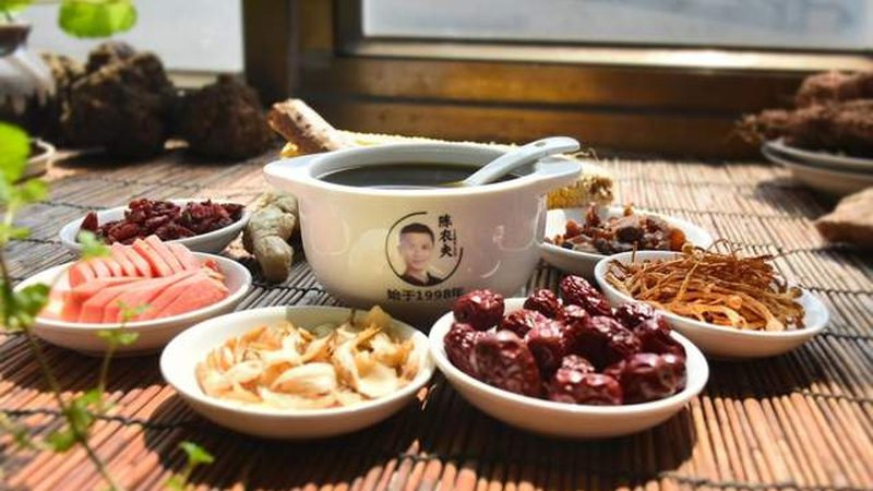 目前市场上艾条品牌众多，以下列举几个知名品牌供消费者参考：